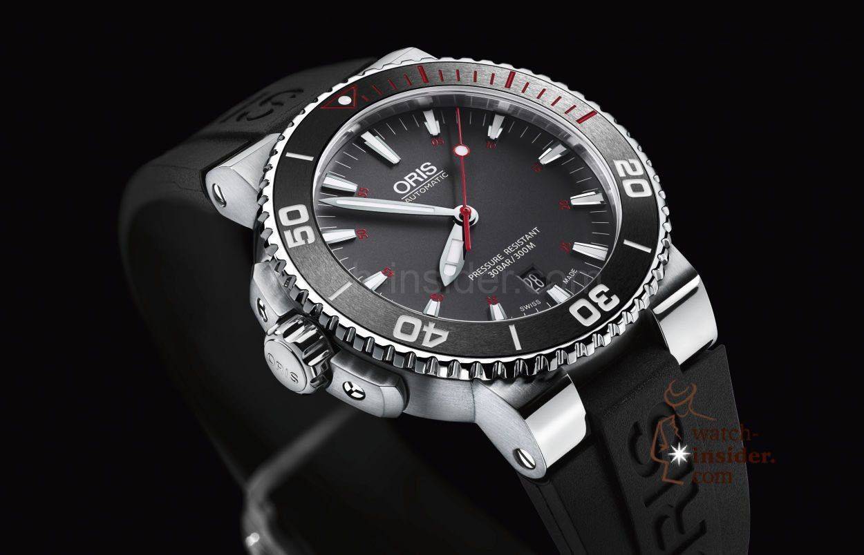 -4183-Set-RS-Aquis-Red-Limited-Edition_HighRes_979.jpg