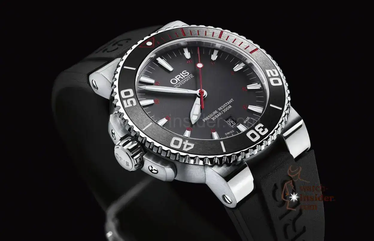 -4183-Set-RS-Aquis-Red-Limited-Edition_HighRes_979.webp