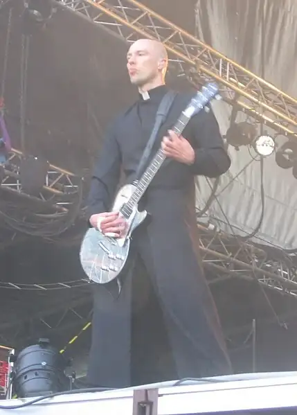 429px-Flux_%28OOMPH%21%29_at_Ruisrock_2006.webp