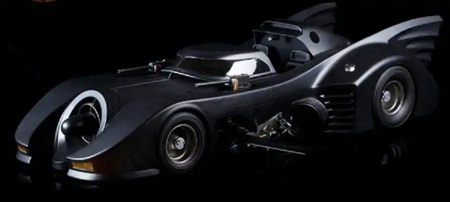600x200_batmobile_hottoys.webp