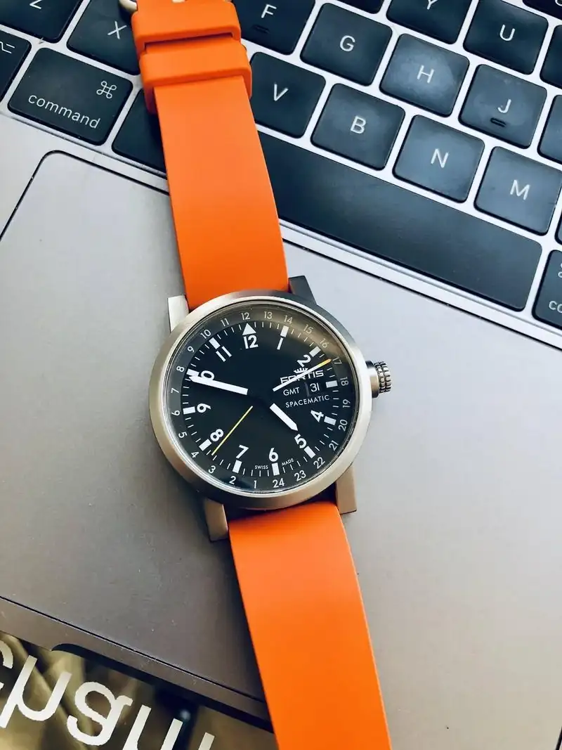 6NyTsck.webp