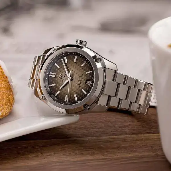 7-formex-essence-thirtynine-automatic-chronometer-cosc-insta-1-600x600-crop-center.webp