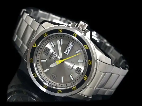 707t-neue-5-er-von-seiko-vorsicht-heiss-snzg67j1-b.webp