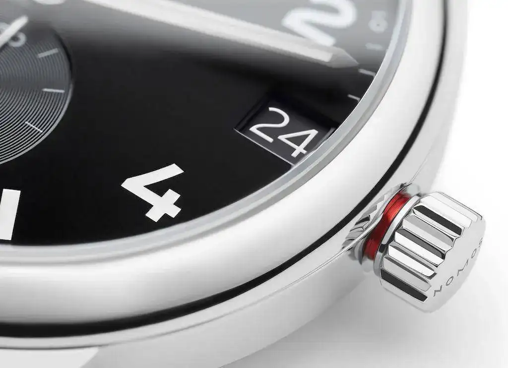 781-club-sport-neomatik-42-datum-detail-6.webp