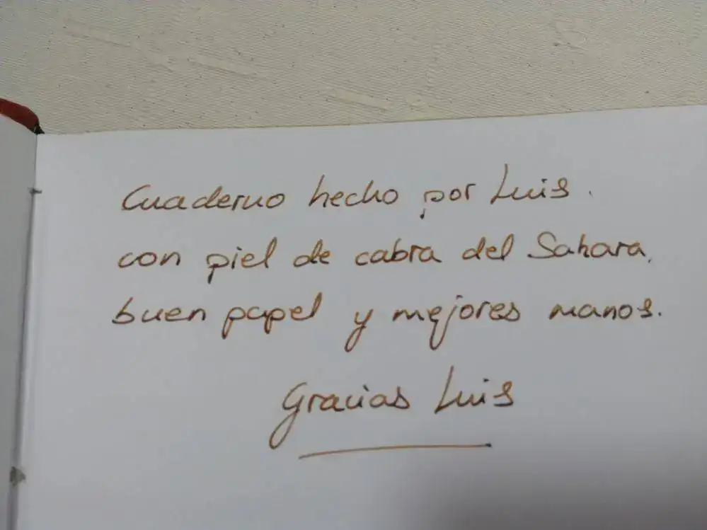 Cuaderno Sahara - Muestra de escritura - Cuaderno Sahara - Muestra de escritura. Texto escrito con Palikan M800 Orange punto F y tinta Private Reserve sepia
