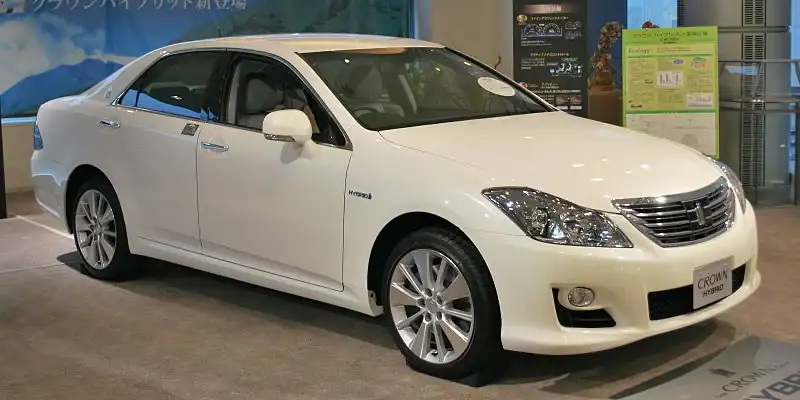 800px-2008_Toyota_Crown-Hybrid_01.webp