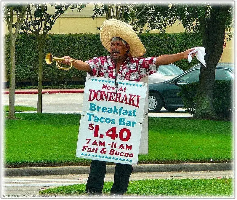 800px-Bienviendos_a_Doneraki's_-_Flickr_-_pinemikey.webp