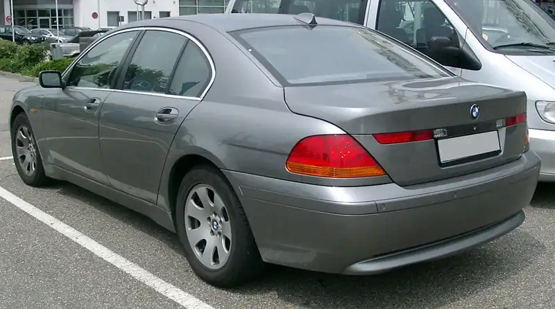 800px-BMW_E65_rear_20070609.webp