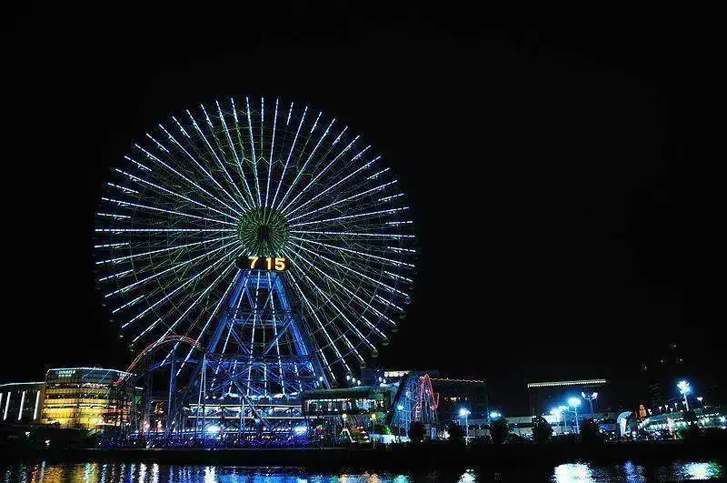 800px-Cosmo_Clock_21_at_night.webp