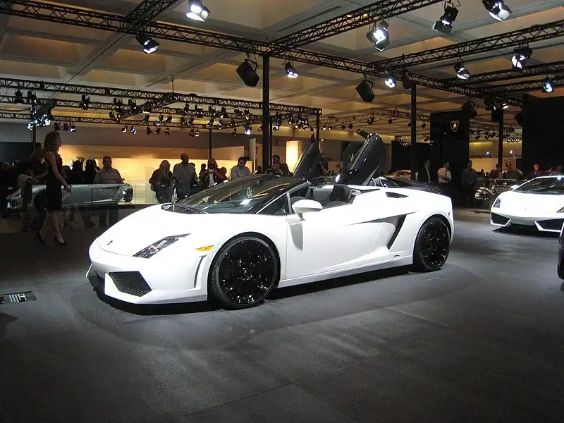 800px-Lamborghini_Gallardo_LP560-4_Spyder.webp