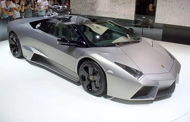 800px-Lamborghini_Revent%C3%B3n_Roadster.webp