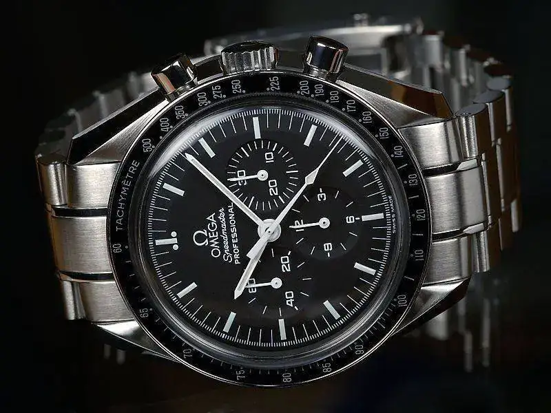 800px-OMEGA-Speedmaster-Professional-Front.webp