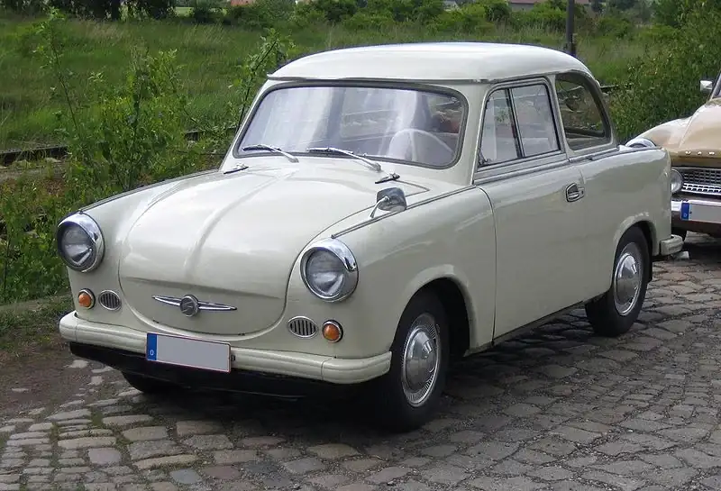 800px-Trabant_P50_front.webp