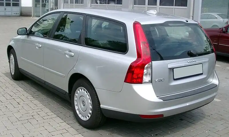 800px-Volvo_V50_rear_20080727.webp