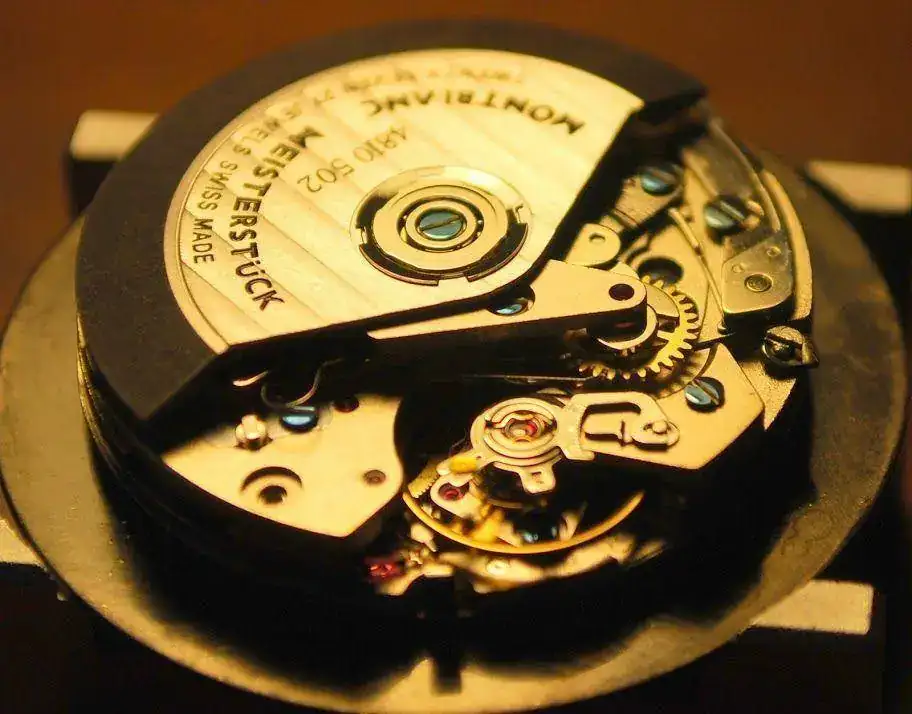 829650-montblanc-timewalker-7753-movement-dsc_0173.webp