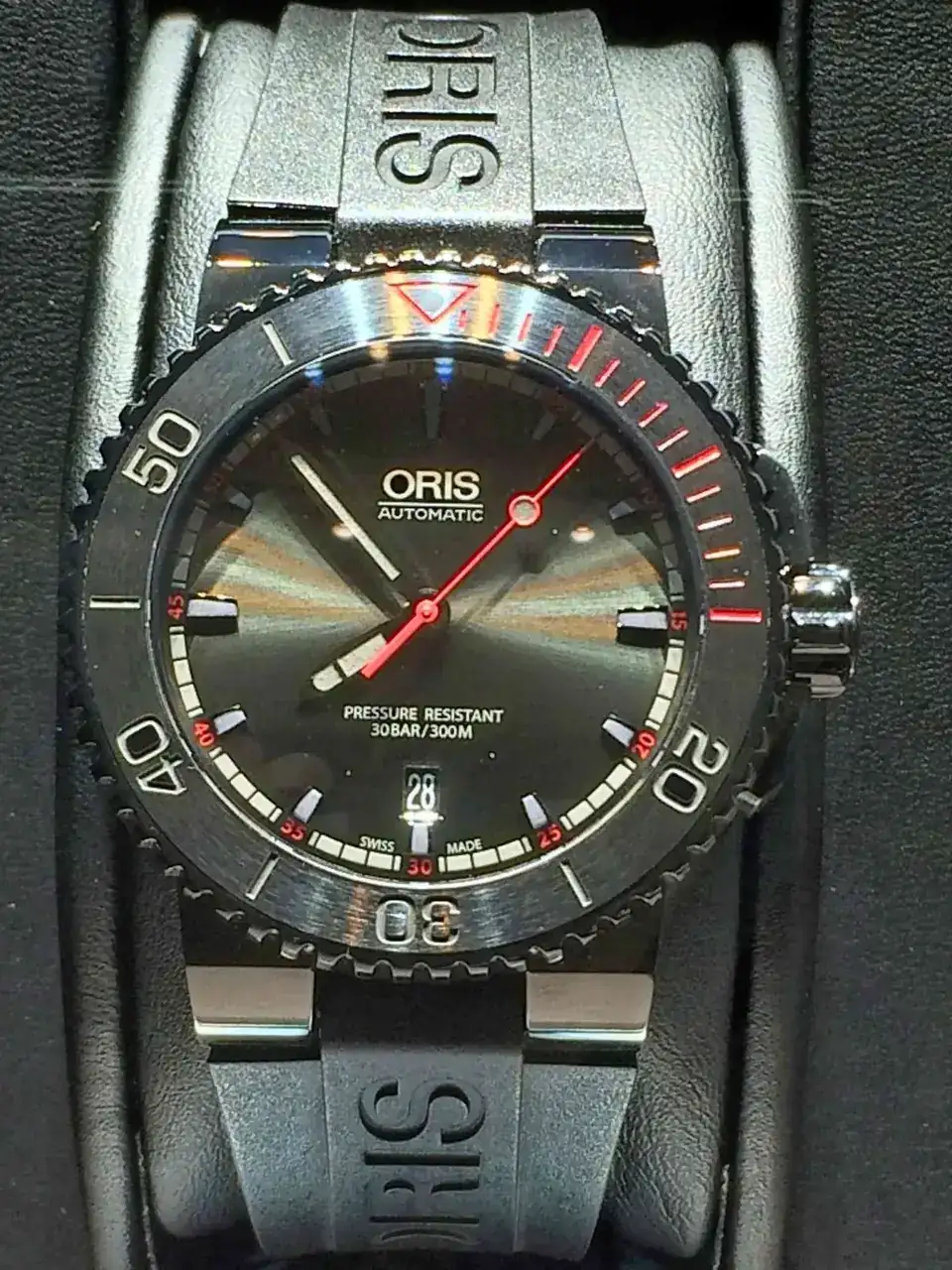 8505634-oris-aquis-el-hierro-limited-edition-image.webp