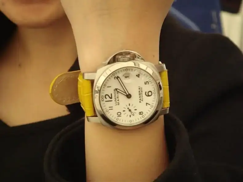 86522d1202120913-40mm-wrist-shot-request-40mm.webp