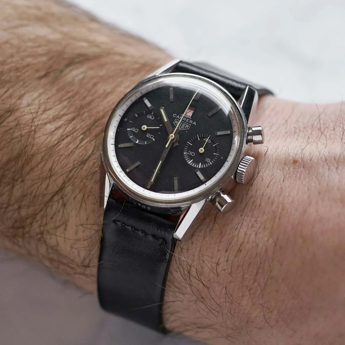 95-HeuerDato-wrist_1100x_crop_center.progressive.webp