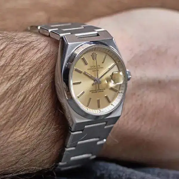 96-Rolex1530-wrist_grande.webp