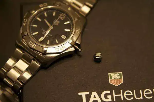 9655280-new-aquaracer-crown-fell-off-broken_crown1.webp