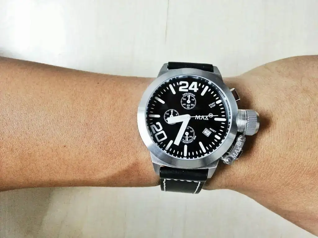 A-big-watch-on-a-small-wrist-is-never-attractive.webp