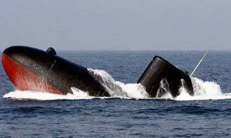 A-submarine-of-the-Japane-007.webp