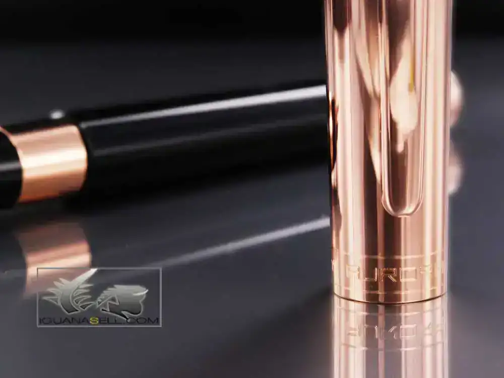 a-TU-Fountain-Pen-Black-Resin-&-Rose-Gold-T11CPN-4.webp