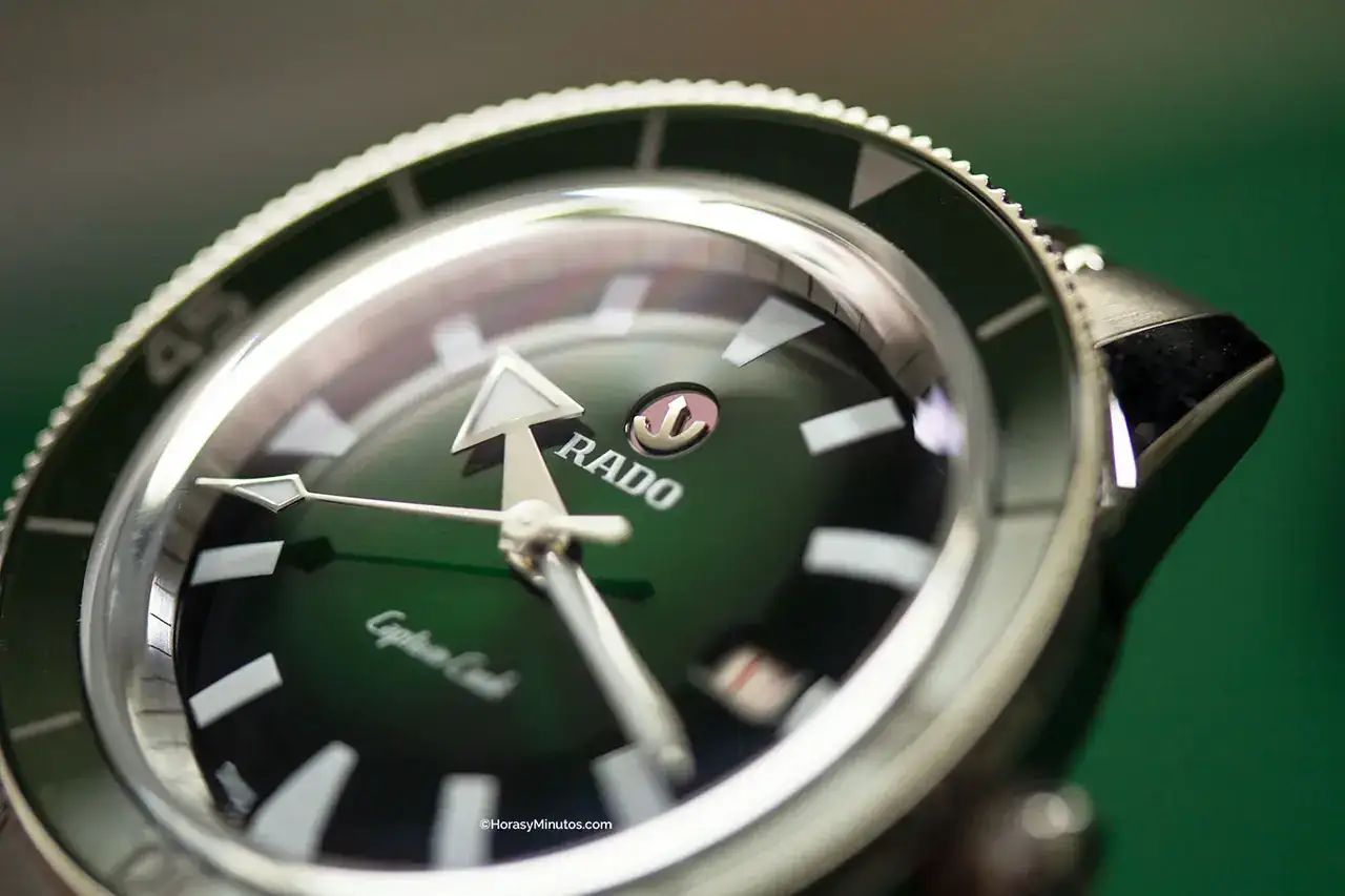 ado-Captain-Cook-Automatic-42-mm-5-Horas-y-Minutos.webp