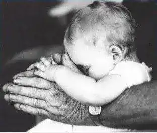 adre%2Bpadre+e+hijo%2Bdia+del+padre%2Bmanos%2Bbebe.webp