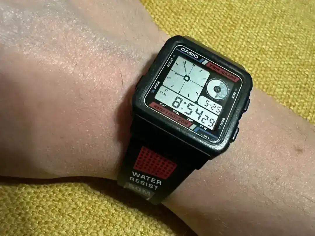 ae-20w-1986-with-vintage-casio-strap-i-dare-say-this-strap-v0-wjs0gwyir22b1.webp