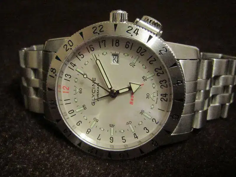 airman-base-22-purist-white-dial-bracelet-img_2715.webp