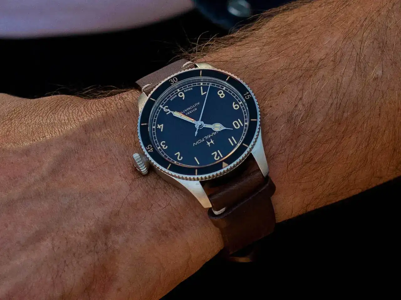 aki-pilot-pioneer-38mm-automatic-43mm-hand-wound-2.webp
