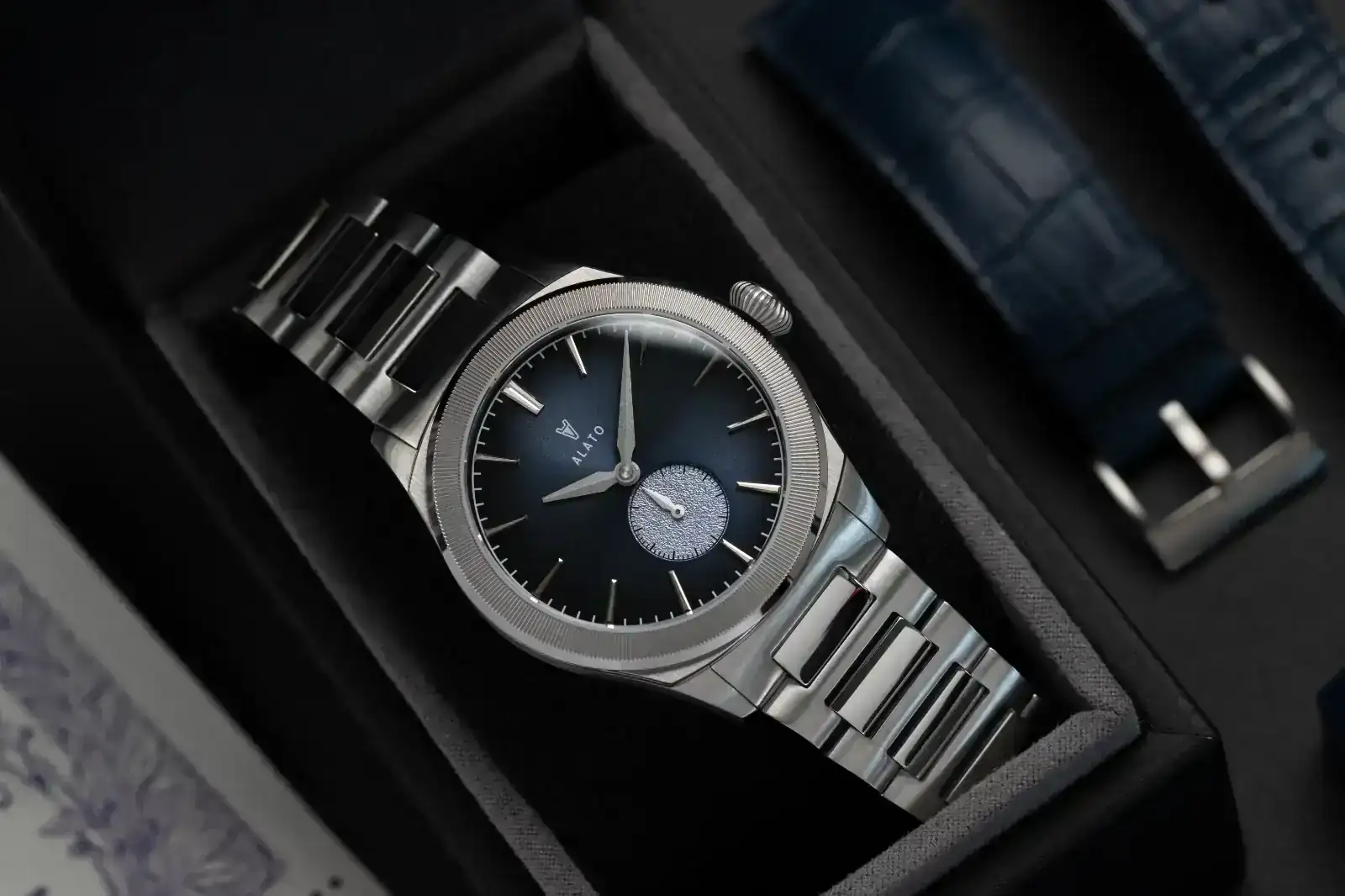 ALATO Ögonsten Royal Blue in box.webp