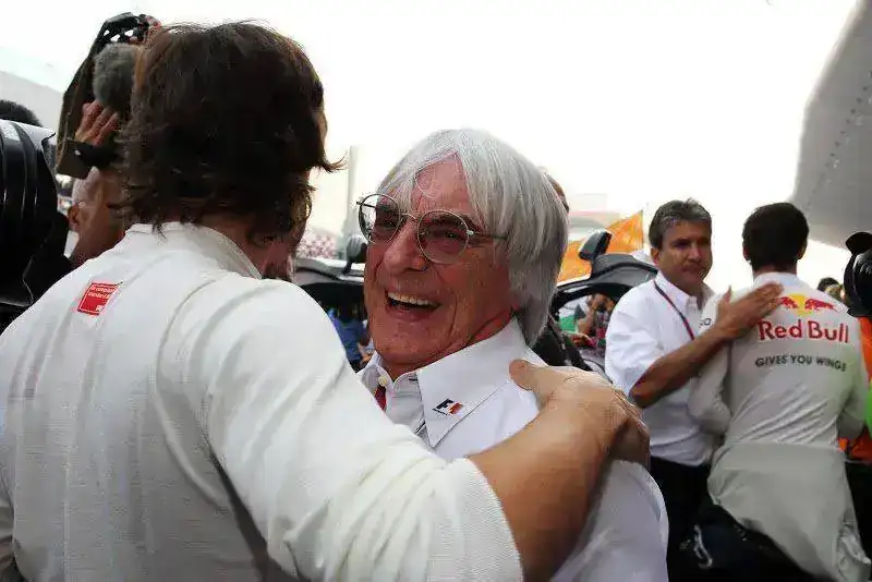 alonso_bernie_hug_1_ind11.webp