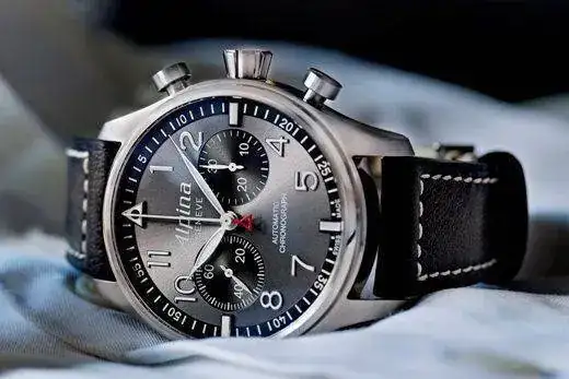 ALPINA-startimer-pilot-chronographe-sunray-2.webp