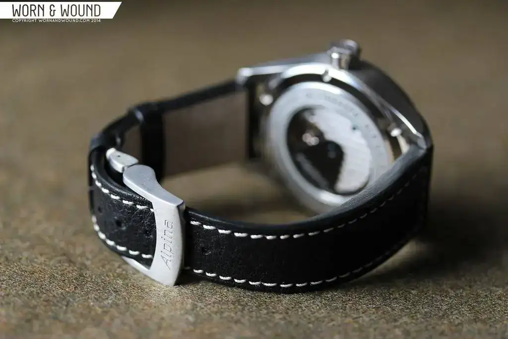 ALPINA_STARTIMER_PILOT_MANUFACTURE_STRAP1.webp
