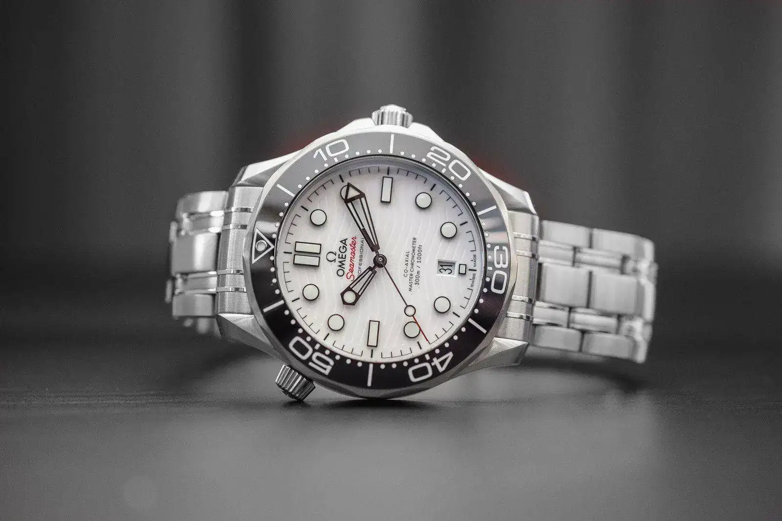 amic-Dial-Master-Chronometer-210.30.42.20.04.001-5.webp