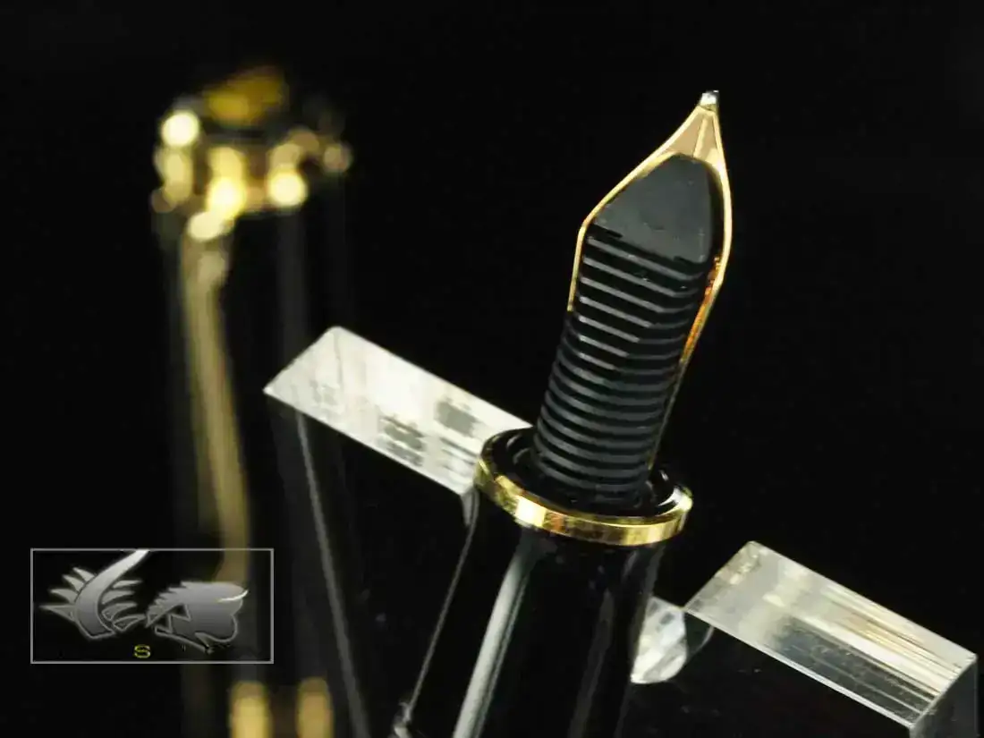 an-Fountain-Pen-Souveran-M400-Black-&-Red-925156-6.webp
