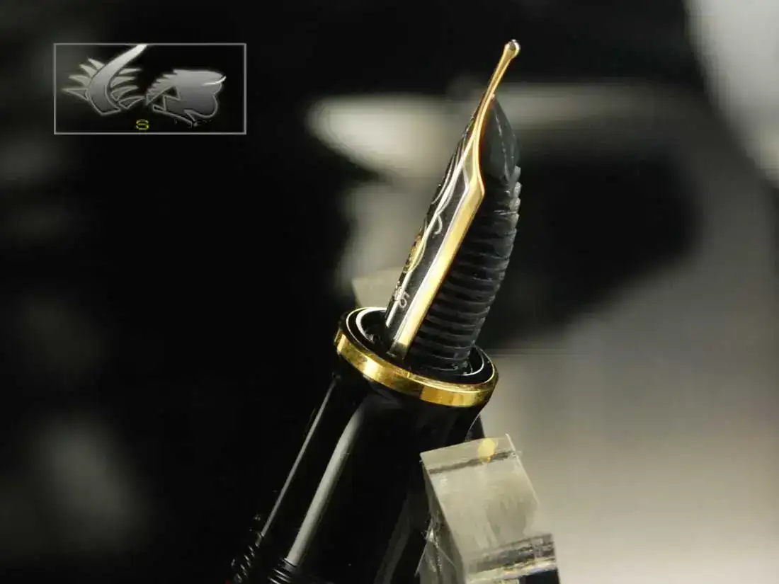 an-Fountain-Pen-Souveran-M400-Black-&-Red-925156-7.webp