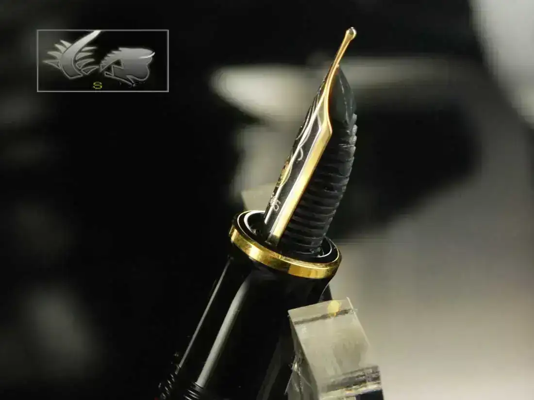 an-Fountain-Pen-Souveran-M400-Black-&-Red-925156-7.webp