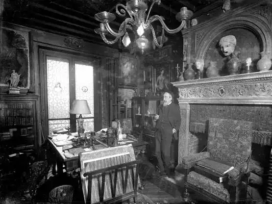 anatole france en su estudio.webp