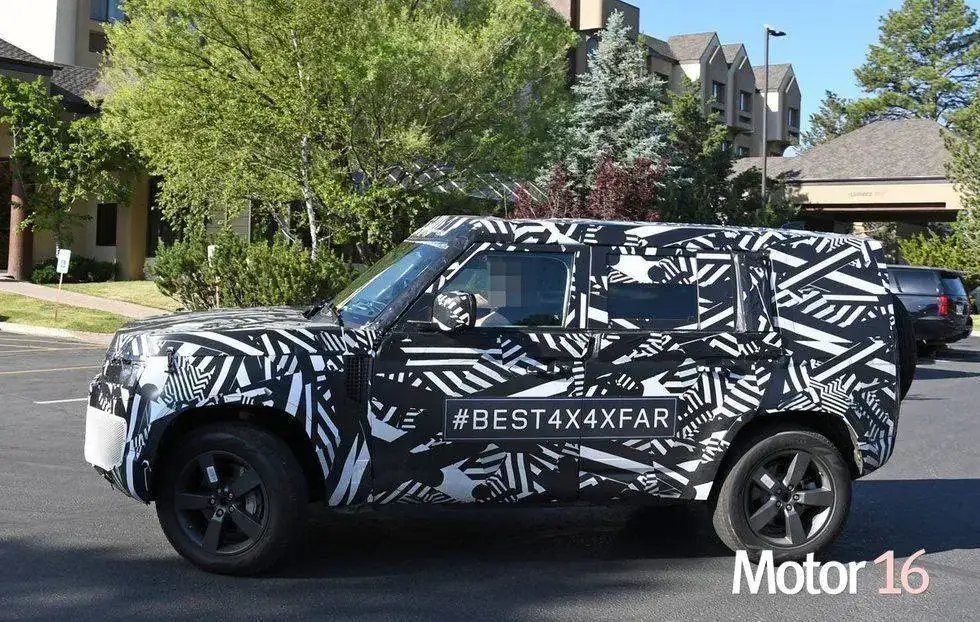 and-rover-defender-2019-fotos-espia-exteriores_1_3.webp