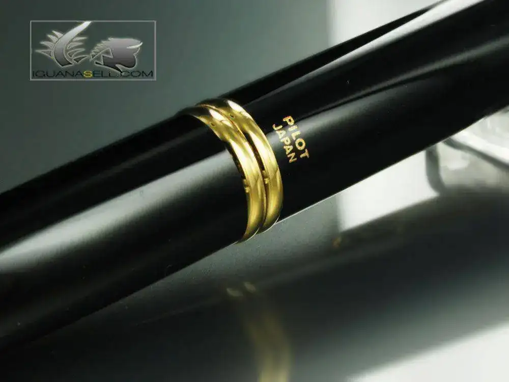 anishing-Point-Fountain-Pen-Black-and-Gold-60265-7.webp
