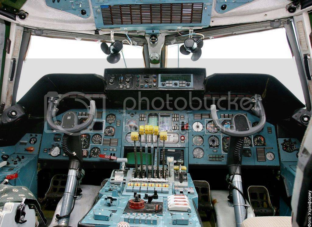 Antonov-An-225-Cockpit-Pictures_zpsx4cjulmb.jpg