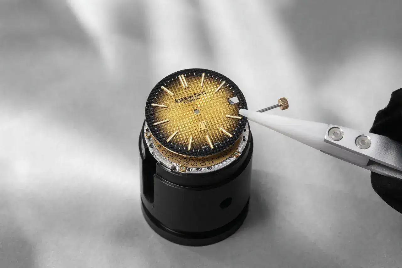 AP Royal Oak esfera oro.jpeg