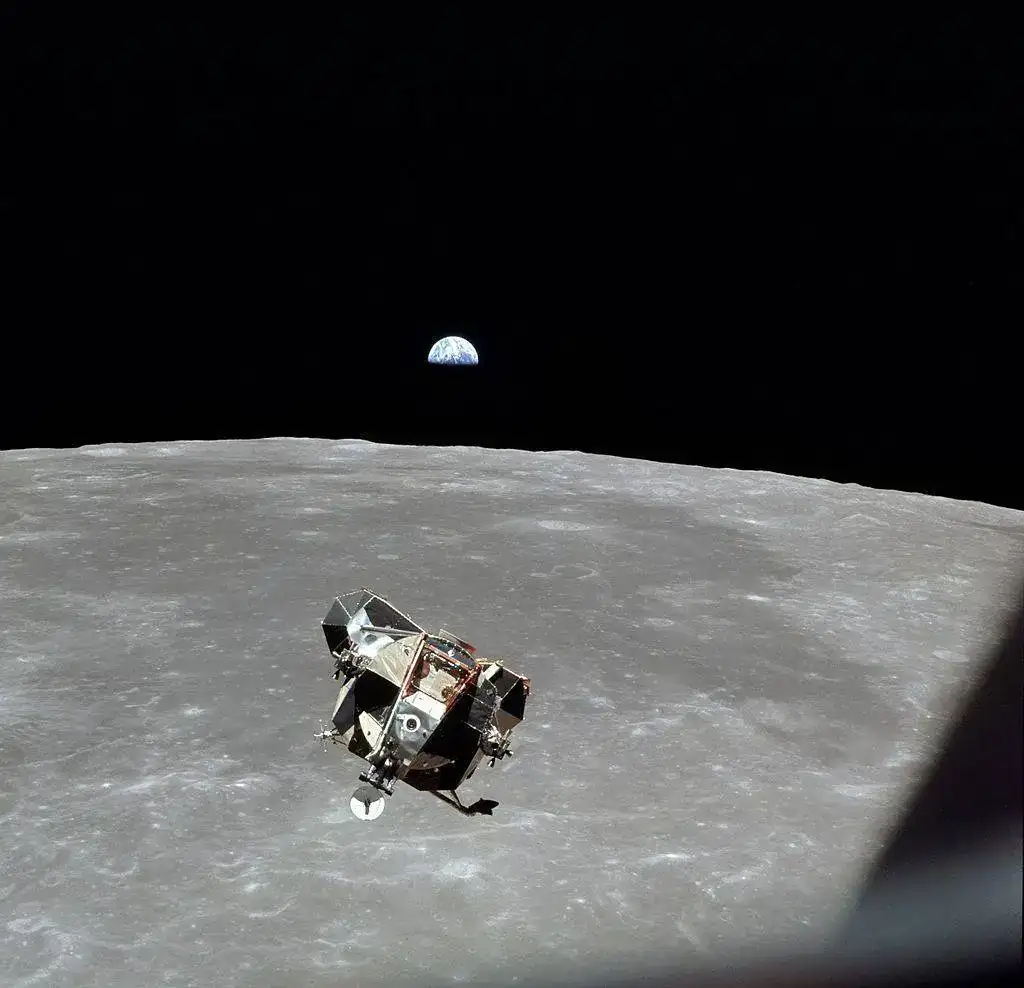 Apollo_11_lunar_module.webp