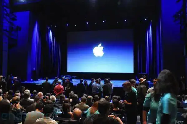 apple-creation-0005-rm-eng.webp