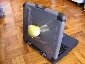 apple-mac-portatil-humor-L-MMYKr5.webp