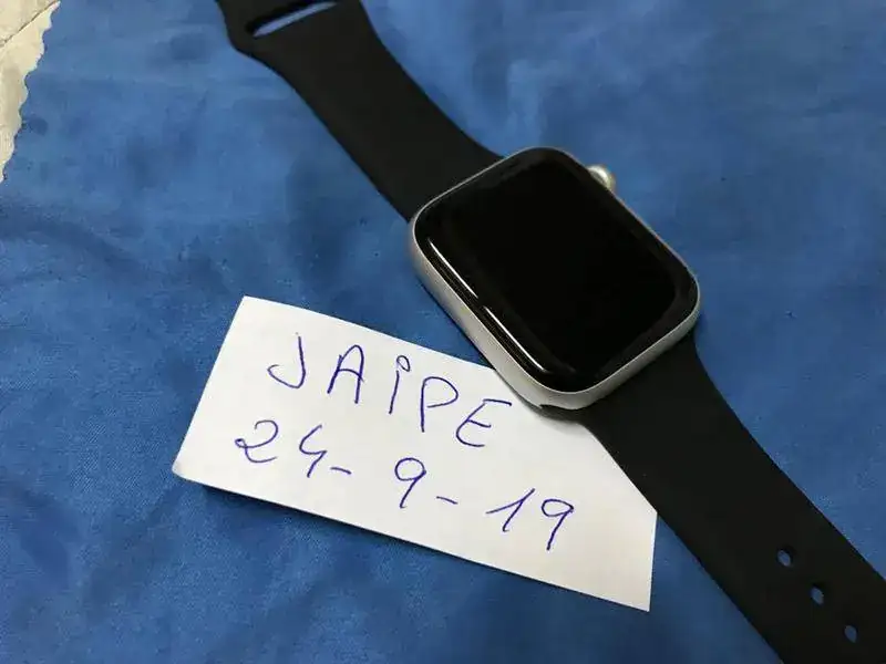 APPLE-WATCH-SERIE-4-DE-44-GPS-12.webp