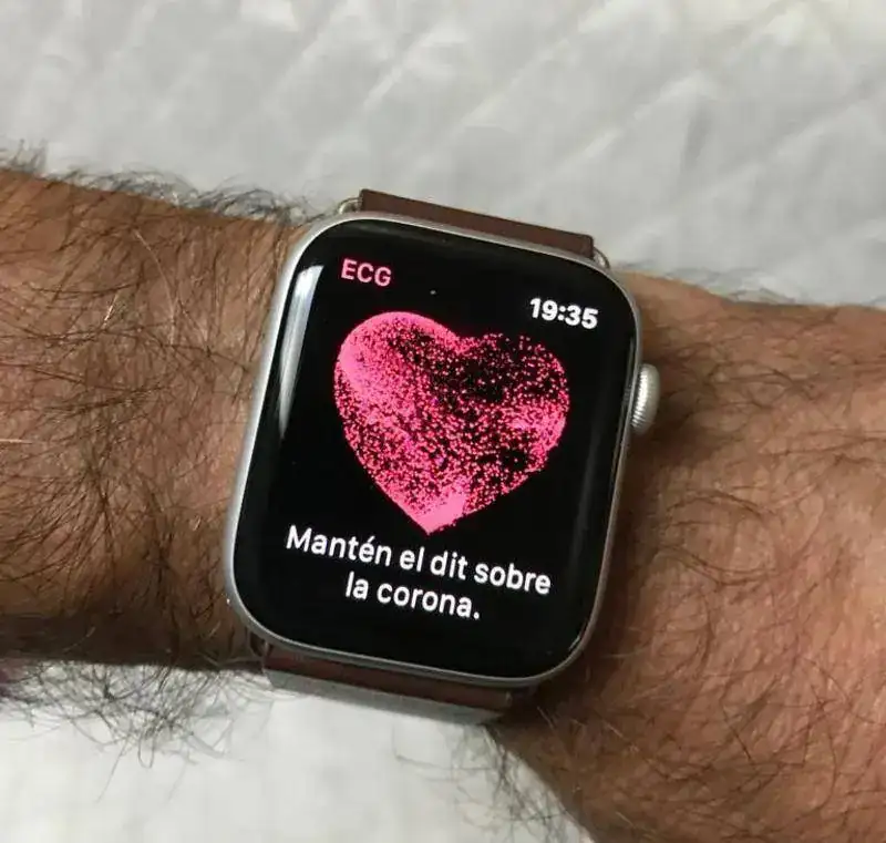 APPLE-WATCH-SERIE-4-DE-44-GPS-7.webp